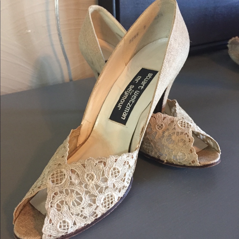 Stuart Weitzman Ecru Chantelle Lace Heels, Sz 7N